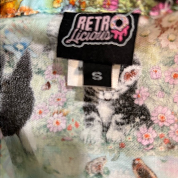 Retrolicious Cat Print Top with Floral Accents - Picture 2 of 6